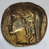 Riproduzione di antica moneta, soprammobile, cm 16