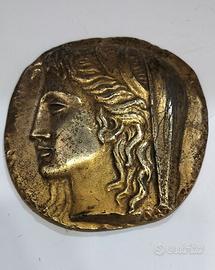 Riproduzione di antica moneta, soprammobile, cm 16