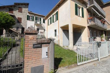 CASA SEMINDIPENDENTE A LANGHIRANO