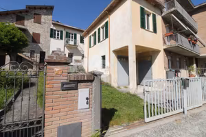 CASA SEMINDIPENDENTE A LANGHIRANO