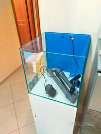Acquario marino cubo vetro extrachiaro.