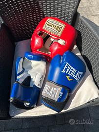 Guantoni e caschetto boxe