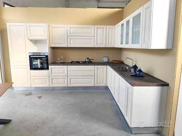 Cucina in legno NUOVA adattabile, fine serie!