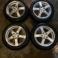 Cerchi in lega con gomme invernali