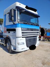 Motrice DAF 460 scarrabile
