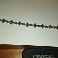 Bracciale con pietre colorate
