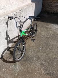 bicicletta BMX 
