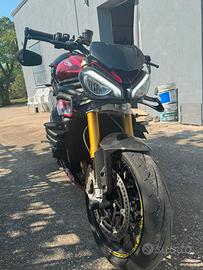 Triumoh Speed triple 1200rs
