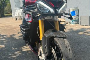 Triumoh Speed triple 1200rs