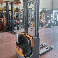 Stoccatore a colonna elettrico con portata 1200kg