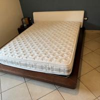 Letto con pedana più comodino