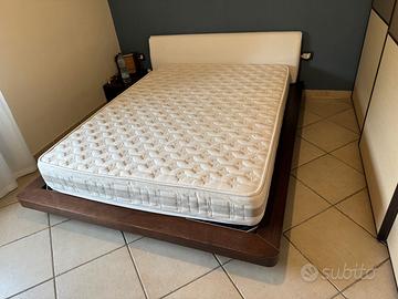 Letto con pedana più comodino