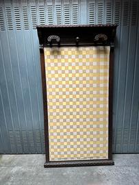 Appendi abiti antico in legno a muro