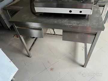 Tavolo in acciaio inox professionale