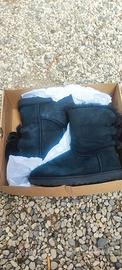 UGG nere