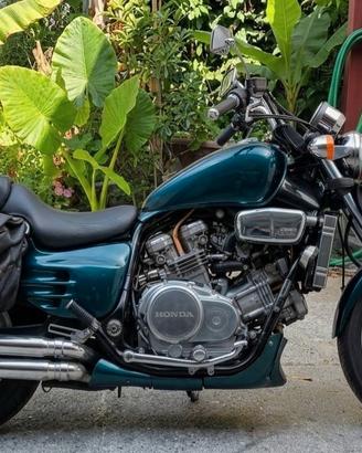 Moto Honda Custom 750