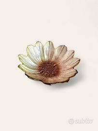 Piatto decorativo in vetro a forma di fiore