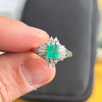 Anello con smeraldo e diamanti