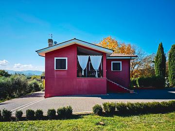 Villa immersa nel verde con 7000mq con parco