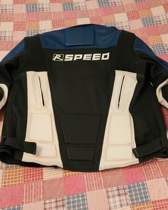 Giubbotto in pelle con protezioni moto.