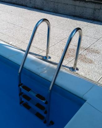 Scaletta per piscina interrata STANDARD in acciaio