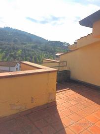 Luminosa Villetta a schiera con giardino e garage