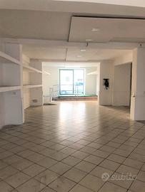 Locale Commerciale Bottega una Luce viaMessina