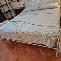 letto ferro battuto bianco
