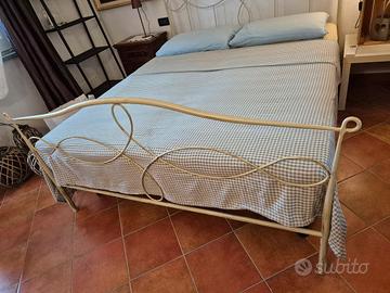 letto ferro battuto bianco
