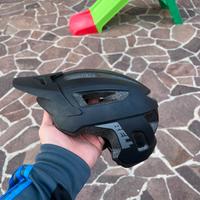 Casco e guanti mtb