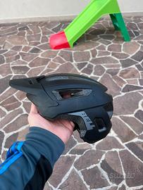 Casco e guanti mtb