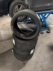 235/35 R19 Michelin Alpin