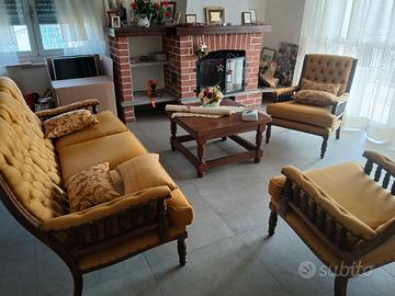 Salotto in stile anni 70 in perfette condizioni 