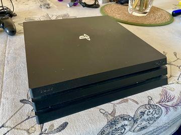 PlayStation 4 Pro 1TB + 3 Controller + 5 Giochi +