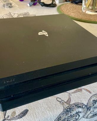 PlayStation 4 Pro 1TB + 3 Controller + 5 Giochi +