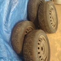 cerchi e gomme Toyota yaris