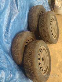 cerchi e gomme Toyota yaris