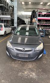 Ricambi Opel Astra 2013 - Veicolo per ricambi