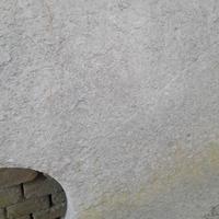 latrina in pietra antica