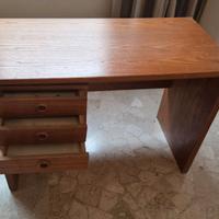 Dattilo per ufficio con cassettiera