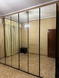 Grande armadio con specchi di alta qualità