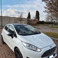 FORD FIESTA TITANIUM BLACK & WHITE