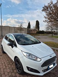 FORD FIESTA TITANIUM BLACK & WHITE