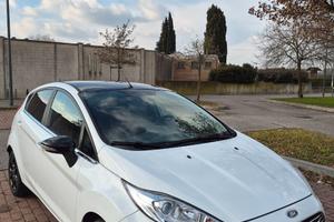 FORD FIESTA TITANIUM BLACK & WHITE