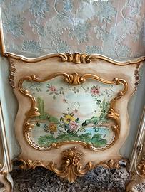 Vetrina in sile rococo