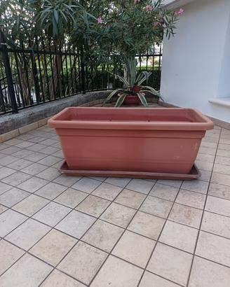 Porta fiori muniti disottovaso