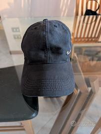 Cappellino nike con visiera 