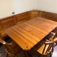Tavolo in legno allungabile + 3 sedie + panca