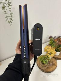 Dyson Airstrait