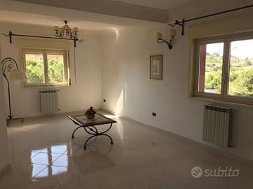 Appartamento luminoso con box auto - Pizzo Carano